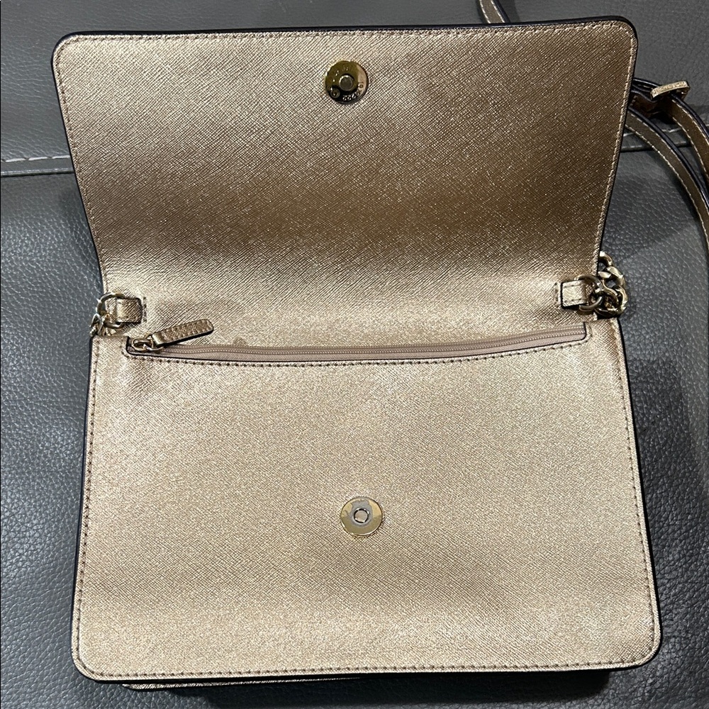 Michael Kors Jet Set Gold Crossbody Bag, PRISTINE CONDITION (dimensions 9.5”x7”) - Picture 3 of 16